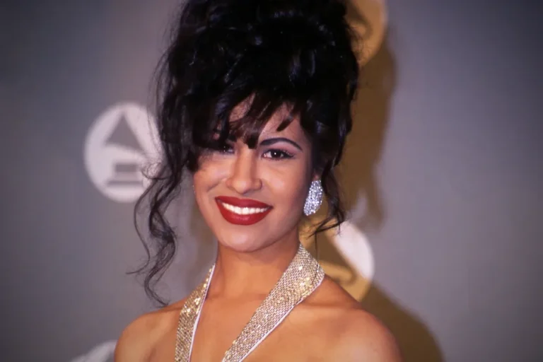 Selena Quintanilla Biography, Songs, Death & Legacy